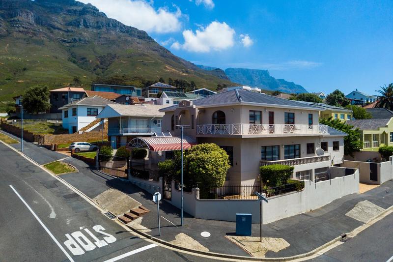 8 Bedroom Property for Sale in Walmer Estate Western Cape